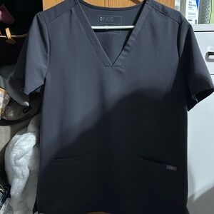 Charcoal grey figs 3-pocket scrub top
